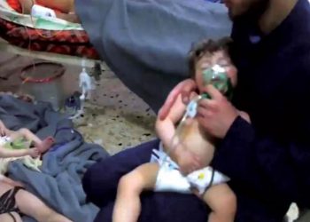 النظام يستخرج جثث من قضوا في الكيماوي بدوما ويحرقها