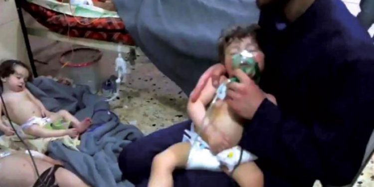 النظام يستخرج جثث من قضوا في الكيماوي بدوما ويحرقها