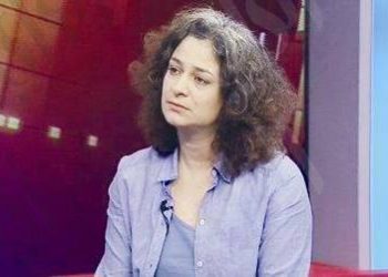 رحيل أيقونة الثورة السورية الفنانة مي سكاف