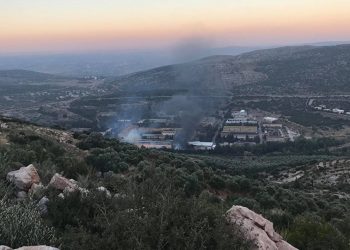 طائرات إسرائيلية تقصف مركز البحوث العلمية في قرية الزاوي