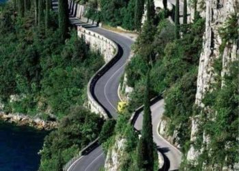 عزفٌ على وجع الغياب