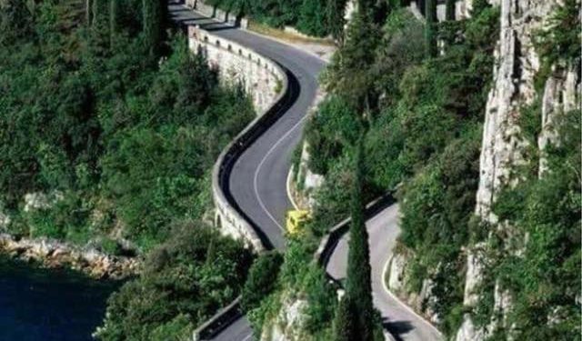 عزفٌ على وجع الغياب