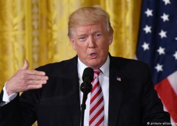 الرئيس الأمريكي “دونالد ترامب” ينفي أن يكون أصدر أمراً بقتل الأسد