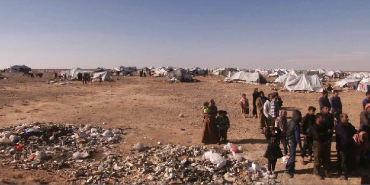 فتح معبر نصيب: ماذا عن 70 ألف سوري في مخيم الركبان؟