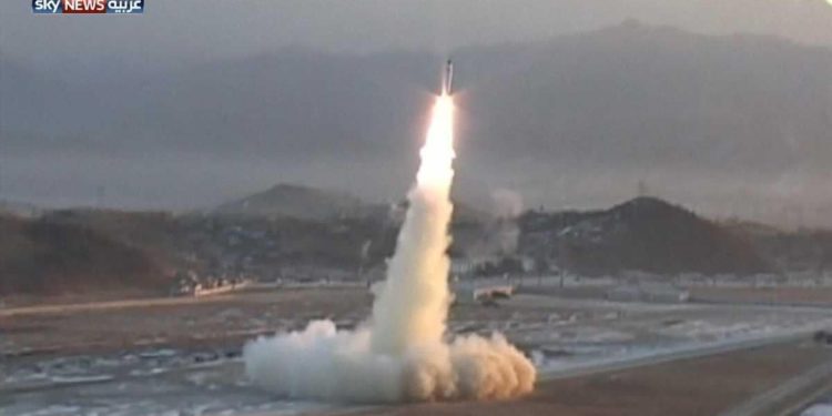 رصد سقوط صواريخ إيرانية أطلقت على سورية في صحراء الأنبار