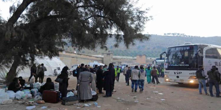 سوريا: مصير مجهول للعاملين بمنظمات إنسانية بعد تهجيرهم