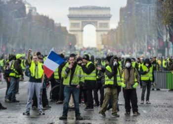 أصحاب السترات الصفراء