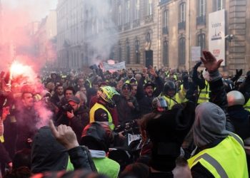 مع استمرار الاحتجاجات في الشوارع الفرنسية  أوروبا الموحدة تترنح في باريس