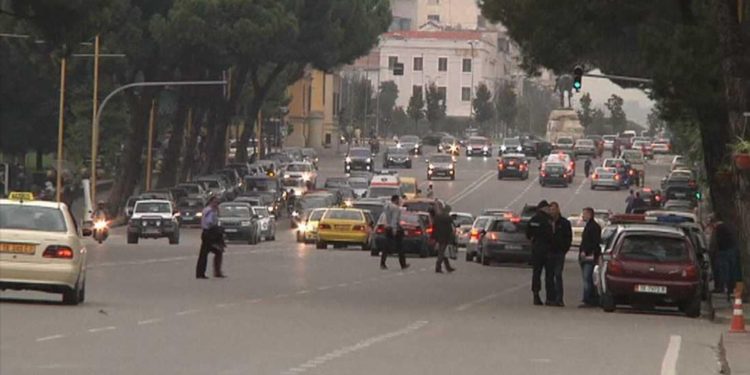 طرد دبلوماسيين إيرانيين من البانيا