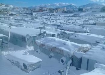 ألق المداد ومزق الأوراق