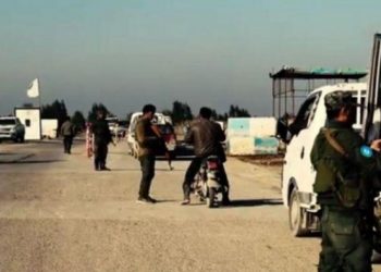 الرقة: أهالي المنصورة ينتفضون ضد “قسد”