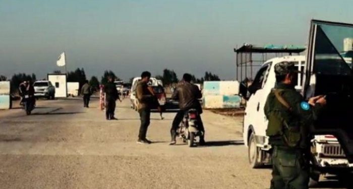 الرقة: أهالي المنصورة ينتفضون ضد “قسد”