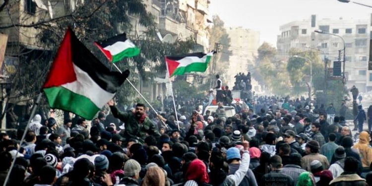 من فرط بفلسطين..                                من الطبيعي أن يستهين بدماء السوريين والفلسطينيين