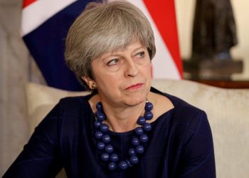 محاولة يائسة لإعادة بناء تيار الوسط