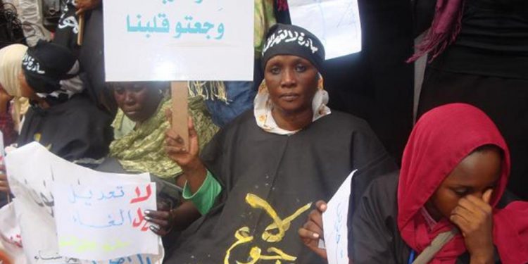 محكمة سودانية تُعاقب 9 فتيات بالسجن والجلد لمشاركتهن بالمظاهرات