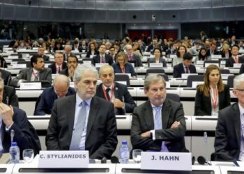 انطلاق مؤتمر المانحين في بروكسل: تمويل المساعدات ودعم الحل السياسي