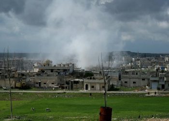 خان شيخون شمال غربي سوريا تفرغ من سكانها جراء القصف العنيف