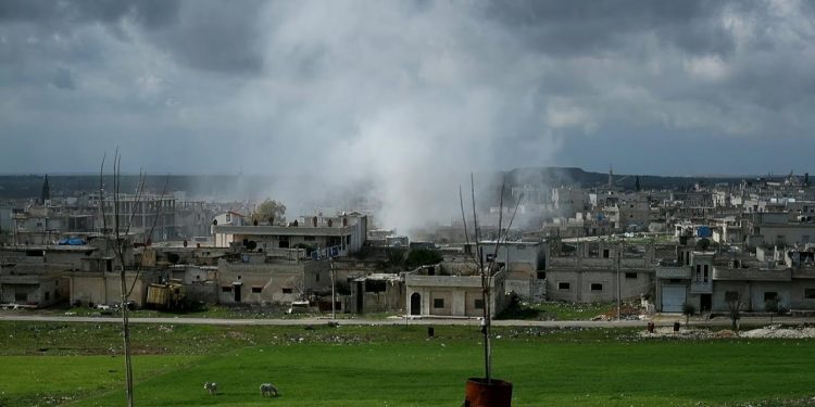 خان شيخون شمال غربي سوريا تفرغ من سكانها جراء القصف العنيف