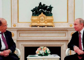 عون يطلب مساعدة موسكو في إعادة النازحين السوريين