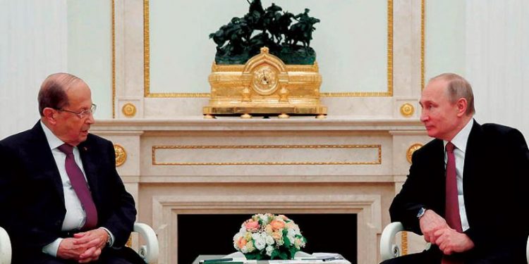 عون يطلب مساعدة موسكو في إعادة النازحين السوريين