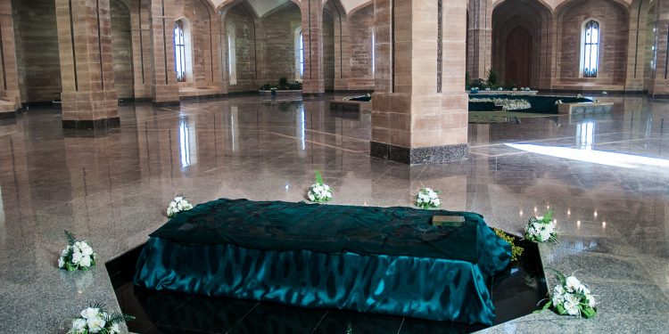 القرداحة: من يجرؤ على تفجير ضريح حافظ الأسد؟