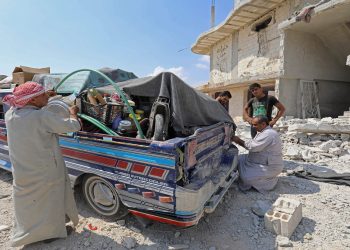 إدلب: القصف مستمر.. والأهالي نزحوا عن المنطقة العازلة