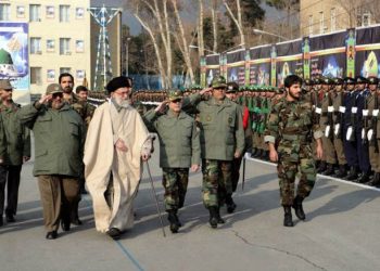 إيران تختنق وسوريا تحتضر: ساعة الصفر للانفجار