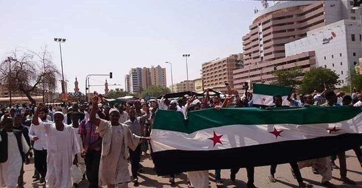 المعارضة السودانية ترفض بيان الجيش وتتعهد بمواصلة الاعتصام