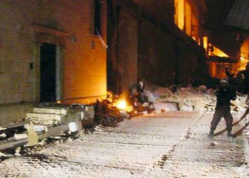 غارات جوية على إدلب… ونزوح