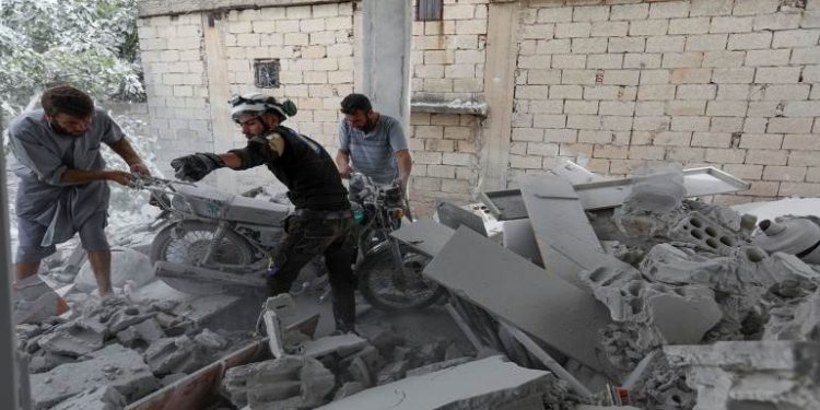 إدلب: الطيران يدمر خان شيخون