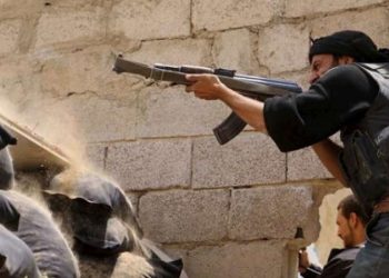 مقتل 8 من عناصر النظام في درعا ردًا على قصف ادلب