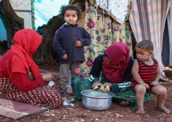 روسيا وطيران الأسد يحرقان إدلب لتهجير المدنيين إلى مناطق النظام