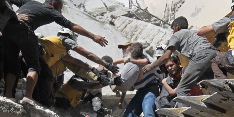 قتلى بغارات سورية على أريحا في إدلب