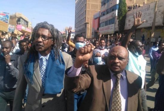 لماذا لم يسقط الأسد؟!                     مقارنات الحالتين السودانية والجزائرية مع السورية