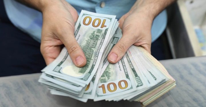 الحكومة السورية عاجزة عن وقف تدهور صرف الليرة أمام الدولار