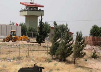 تركيا ترسل أسلحة جديدة للمعارضة السورية وتعزز جيشها بقوات كوماندوز في إدلب