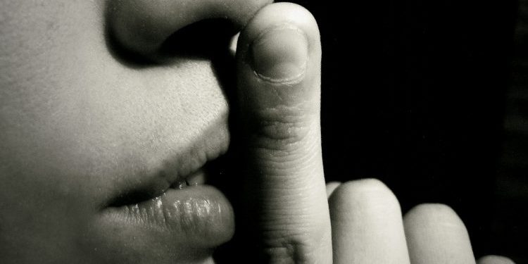 سكوتٌ من ذهب