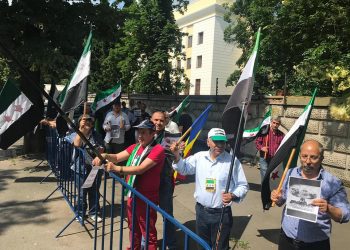 وقفة احتجاجية لجالية سورية الحرة في رومانيا أمام سفارة روسيا