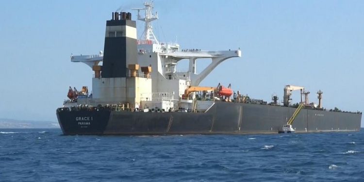 احتجاز ناقلة نفط عملاقة متجهة إلى سوريا في جبل طارق