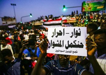 السودان قد یتبع کتاب” الربیع العربي“المحفوف بالمخاطر: المُستبدُّ یسقط، وحلفاؤه یبقون