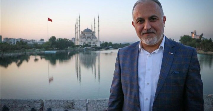 رئيس الهلال الأحمر التركي يدافع عن اللاجئين بعد أحداث إسطنبول وينشر حقائق مهمة