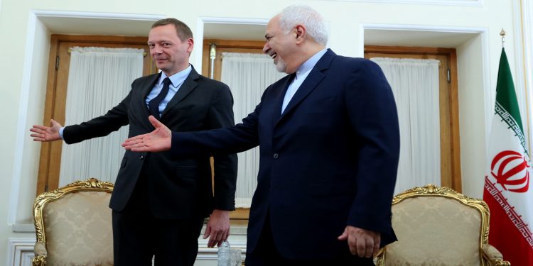 باريس تروّج لـ “هدنة” أميركية إيرانية