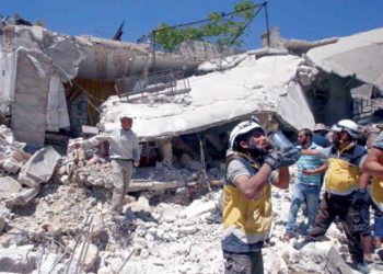 11قتيلاً في قصف على إدلب وحماة والدفاع المدني ينعى إعلامياً