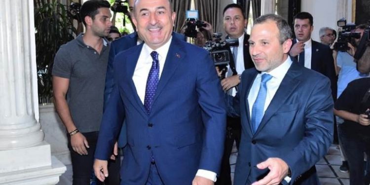 بين إدلب وبيروت: تركيا تواجه الحصار