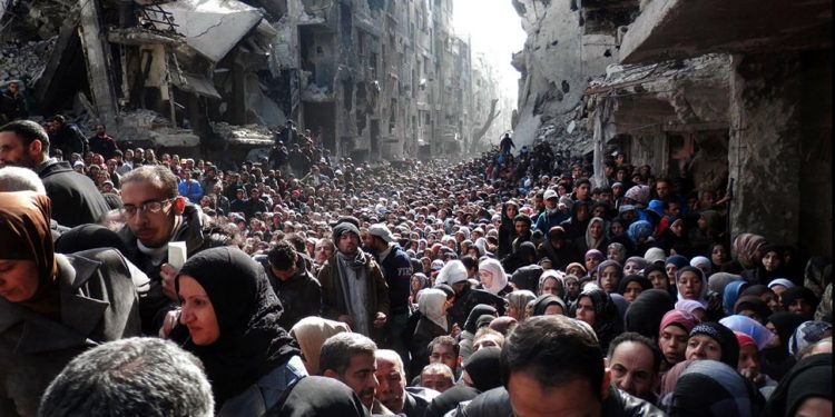 وأنا اللاجئ أطوي عقدي الخمسين وأحتفي على طريقتي