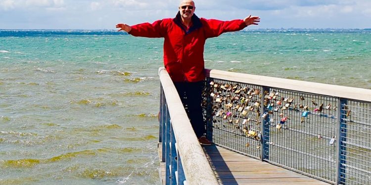 وتعرفني بلاد