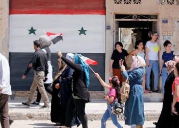 النظام يوافق على عودة دفعات جديدة من أهالي القصير المدمرة