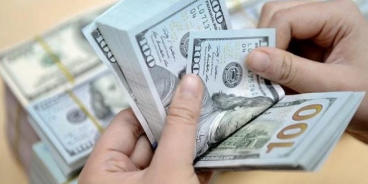 تراجع الليرة يشل الأسواق السورية مع افتتاح المدارس