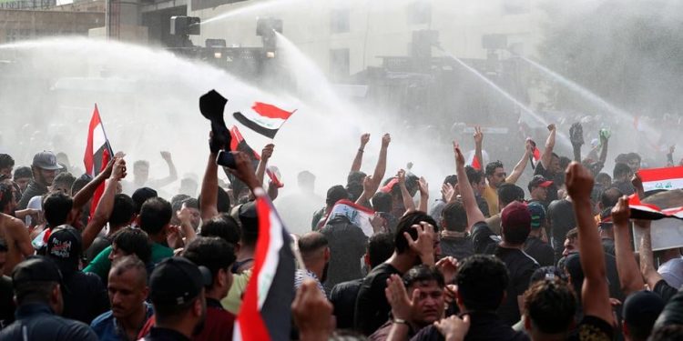 أنا العراقُ، يُقالُ: اكتظَّ في جسدي