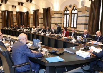 “العهد” يخاصم الكثيرين منسجماً مع نظام الأسد